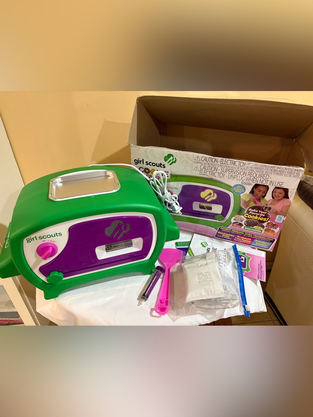 Girl Scouts Cookie Oven Toy in Green & Purple